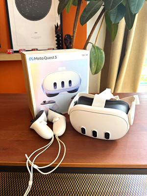 Meta Quest 3 Standalone VR-Headset 128 GB mit Controllern, Weiß/Schwarz