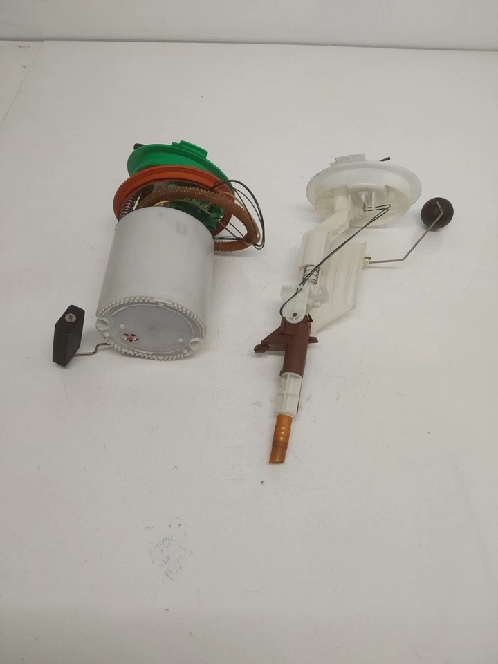 Audi A4 Quattro 2007 conjunto de bomba de combustible OEM Foto 3 de 4