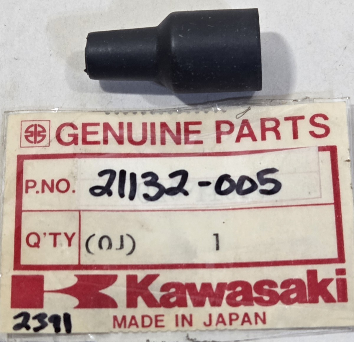 1 NOS Kawasaki A1 A7 W1 W2 KZ KLT G4 SPARK PLUG CAP Rubber Grommet