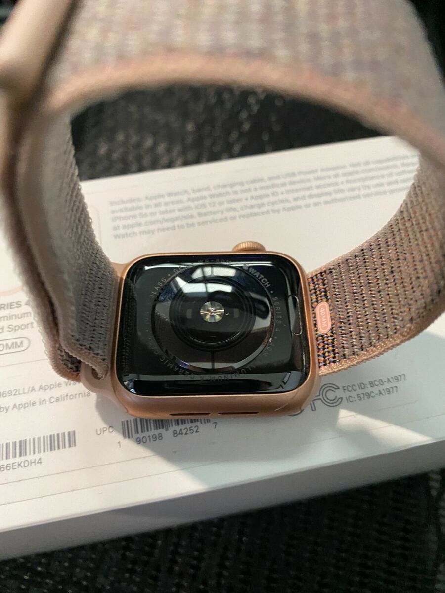 Apple Watch Series 4 GPS 40mm Gold Aluminum Case Pink Sand Apple Watch Series 4 GPS 40mm Gold Aluminum Case Pink Sand