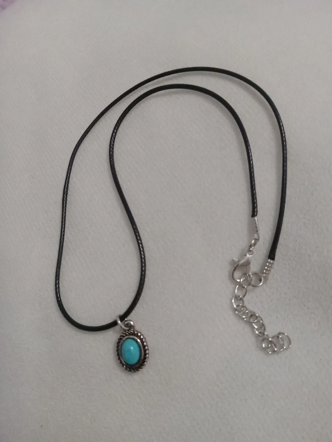 VETEMENTS Girocollo con ciondolo turchese