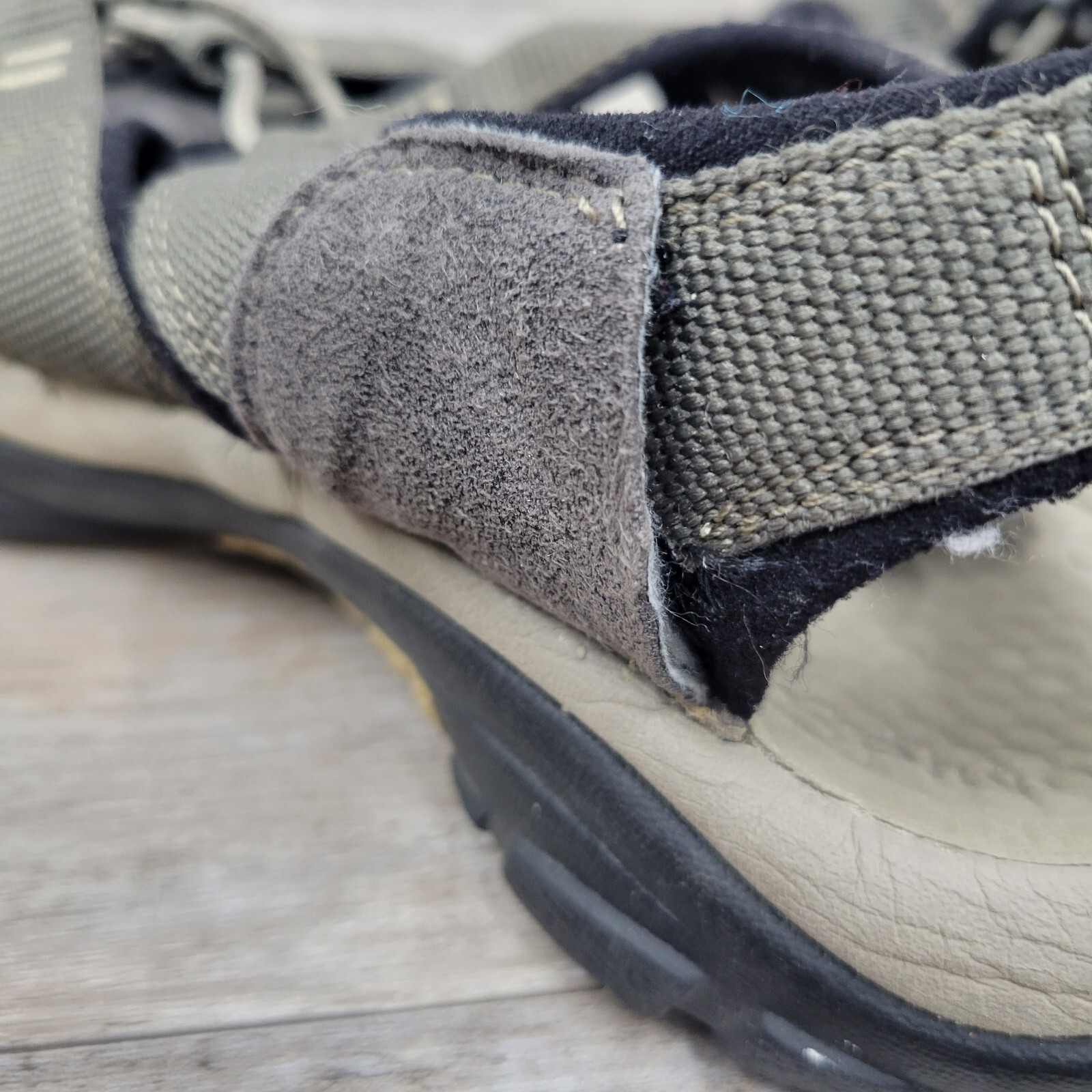 Sandali da trekking impermeabili da donna marroni KEEN taglia 7 5