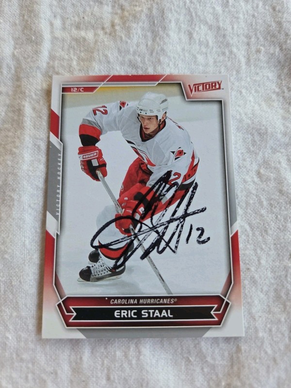 Eric Staal Autograph on a 2007 Victory Card #85