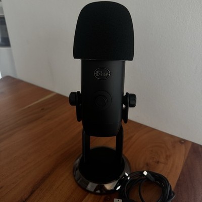 Blue Yeti X USB Kondensatormikrofon Schwarz mit einstellbarem Tischständer