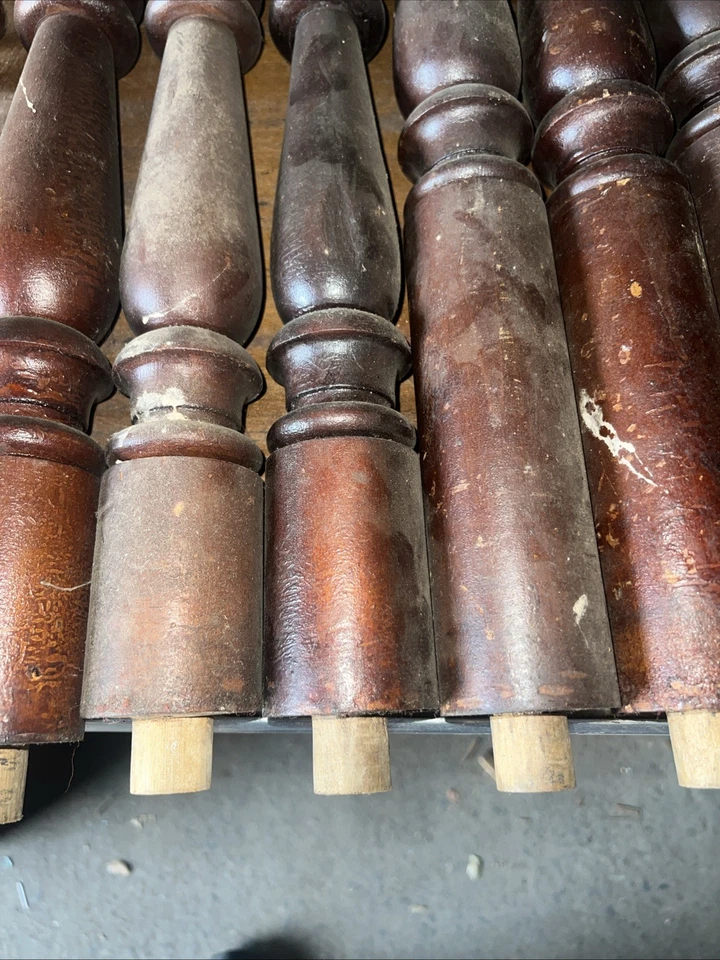 "Lote de 8 balaustres de husillo escalera torneada pino c1890 barniz antiguo 26, 30 y 31""" Foto 3 de 4