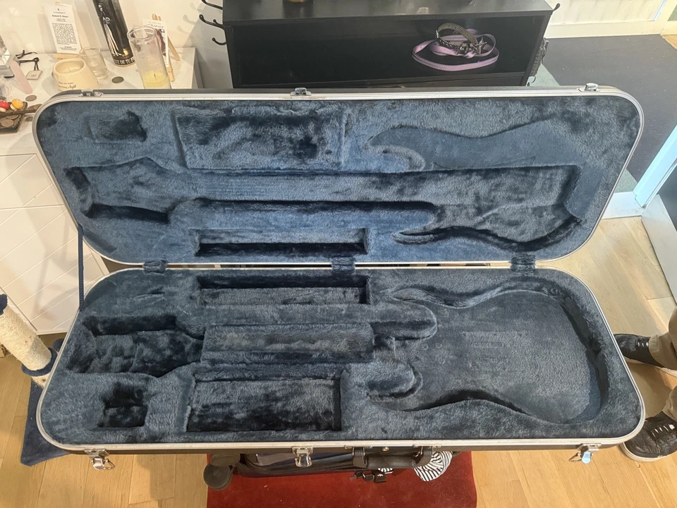 Estuche rígido para guitarra eléctrica Ibanez M300C estuche de vuelo  Foto 2 de 3