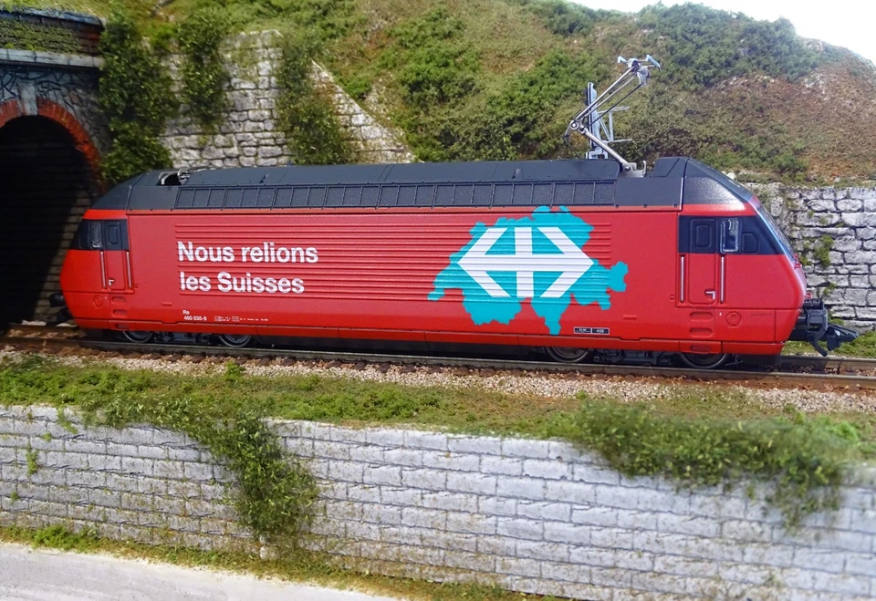 Märklin #34619 SBB Re 460 "Wir verbinden die Schweiz"/"Nous relions les Suisses" - Bild 2 von 4