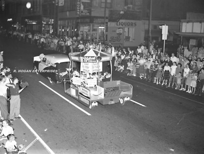1954 VELVET ICE CREAM CO PARADE FLOAT WOODBINE Nashville TN 8x10 PRINT PHOTO F57