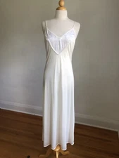GORGEOUS VTG VAL MODE Ivory Nylon Satin Lace Full-length Nightgown Lingerie SZ M
