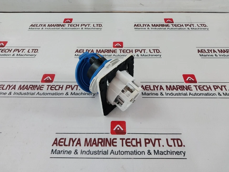 MERLIN GERIN 32A-6H 2P Industrial Plug 200-250V - Image 4 of 4