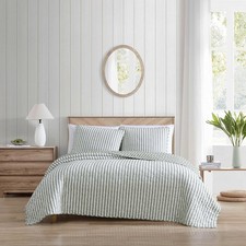 Quilt Set, Reversible Cotton Bedding with Matching Shams, Striped Twin Green