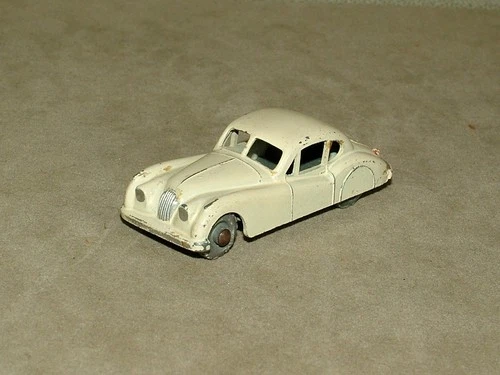 MATCHBOX EARLY 1-75  TOYS VINTAGE DIECAST WHITE 1957 JAGUAR XK 140 CAR No.32