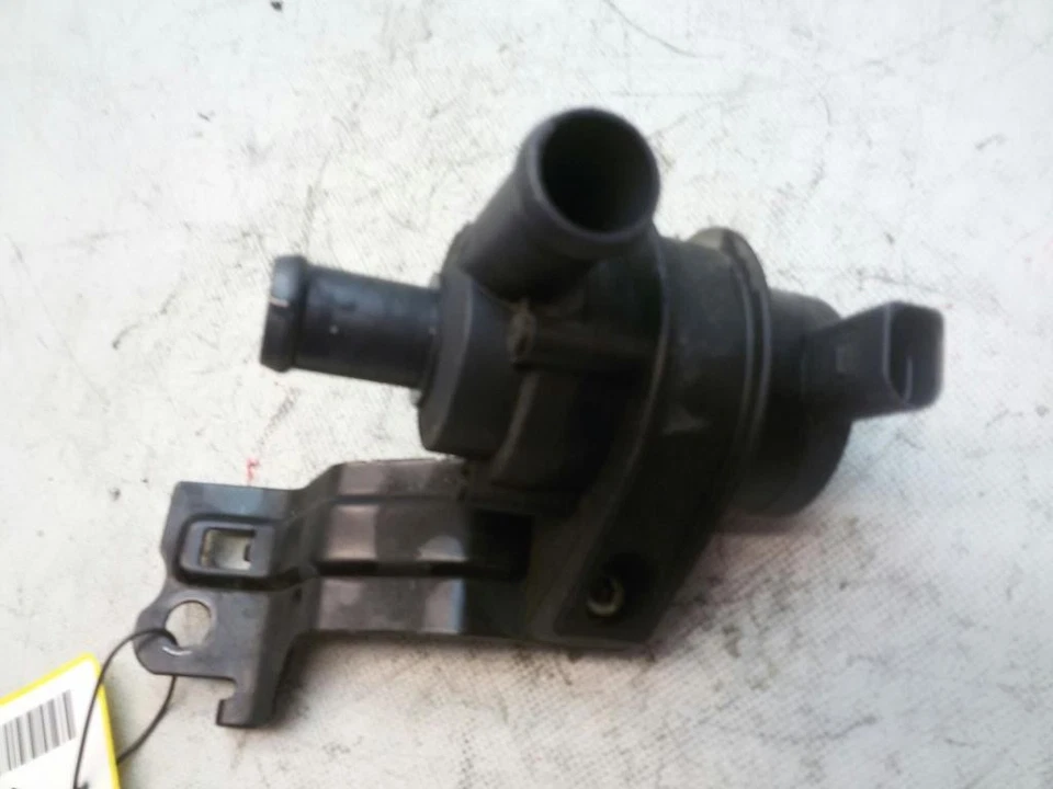 VW Passat CC 1K0965561J Zusatzwasserpumpe 1.8TSI 118kw CDAA BJ2010 - Bild 3 von 4