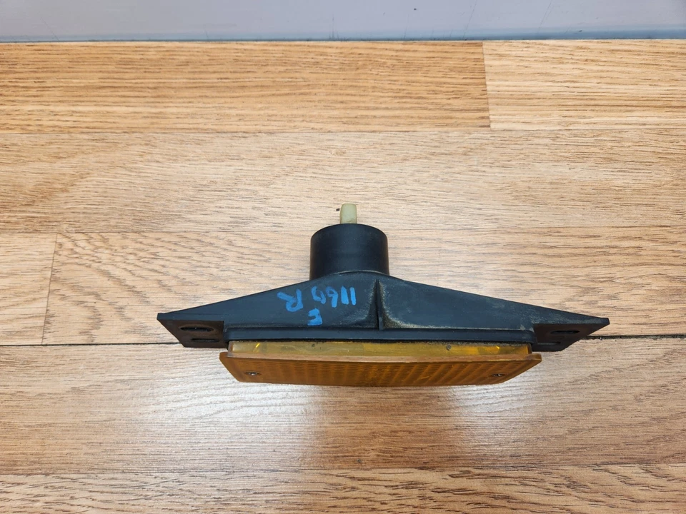 ✅ 82-88 OEM BMW E28 E30 Front Right Bumper Side Flasher Parking Light Reflector - Image 3 of 4