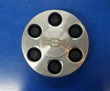 Chevrolet Tahoe Silverado Suburban Wheel Center Cap USED. 9595263