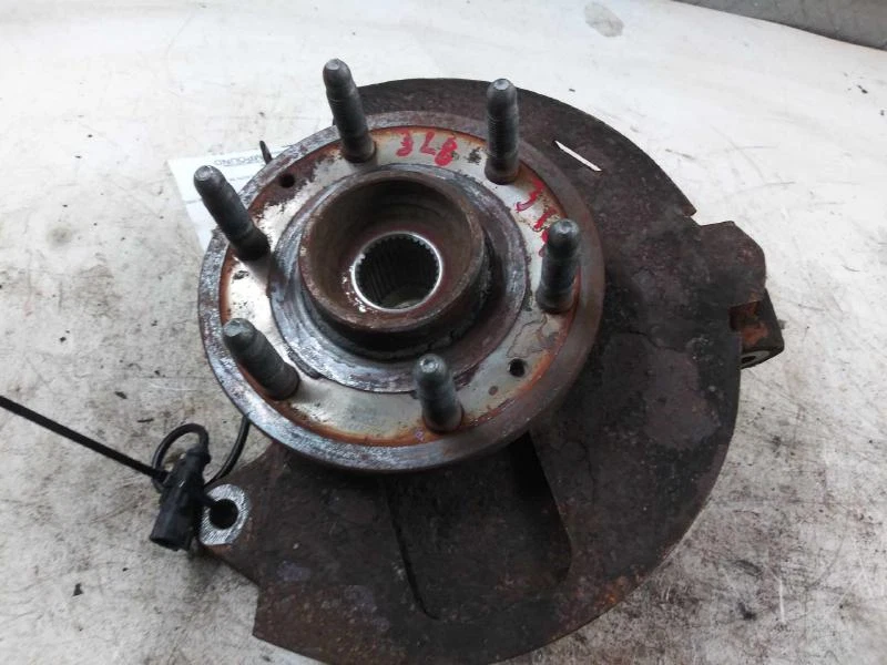 Chevy Tahoe 2015-2020 pasajero husillo delantero derecho nudillo OEM Foto 2 de 4