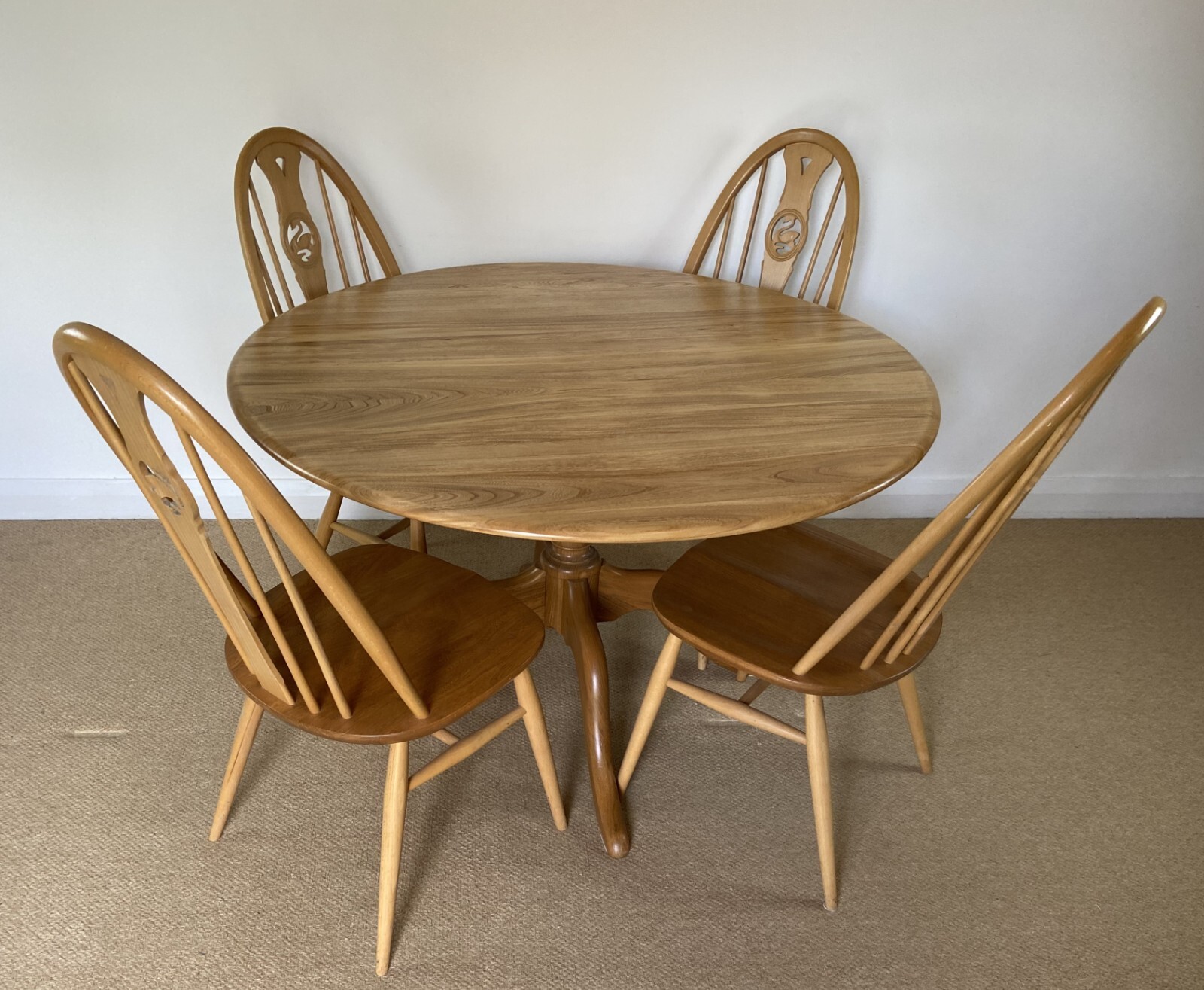 Mid Century Blonde Ercol Round Dining Table & Four Ercol Swan Back