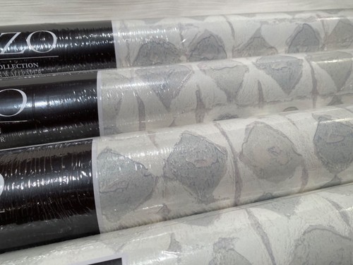 11YD LIZZO Spain for KRAVET Batik 07 Light Grey Silver Mod Wallpaper $348 Retail - Picture 2 of 19