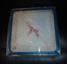 NOS VINTAGE BOX OF 2 LADIE'S WHITE LACE HANDKERCHIEFS WITH PINK BOW