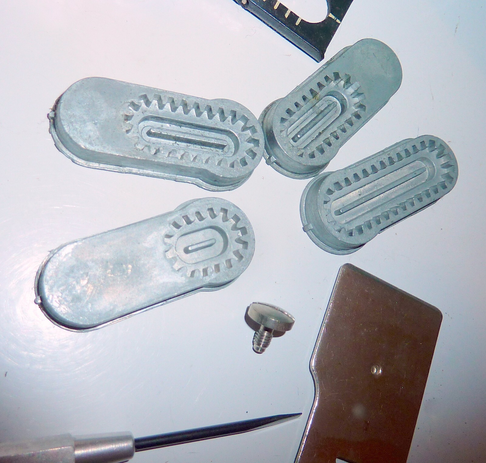 Singer 1960 Slant Needle Buttonholer Mint 489500 489510  With Manual   Complete