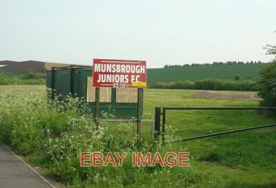 FOTO MUNSBROUGH JUNIOREN F.C. EINRICHTUNGEN SIND GELINDE GESAGT EINFACH BEI DIESEM FOO