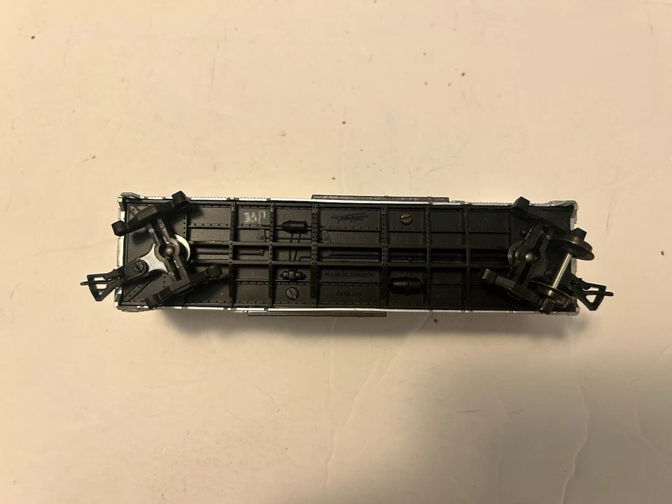 Fleischmann Atlanta & West Point A&WP 39004 Box Car  Missing Three Axles. - Image 4 of 4