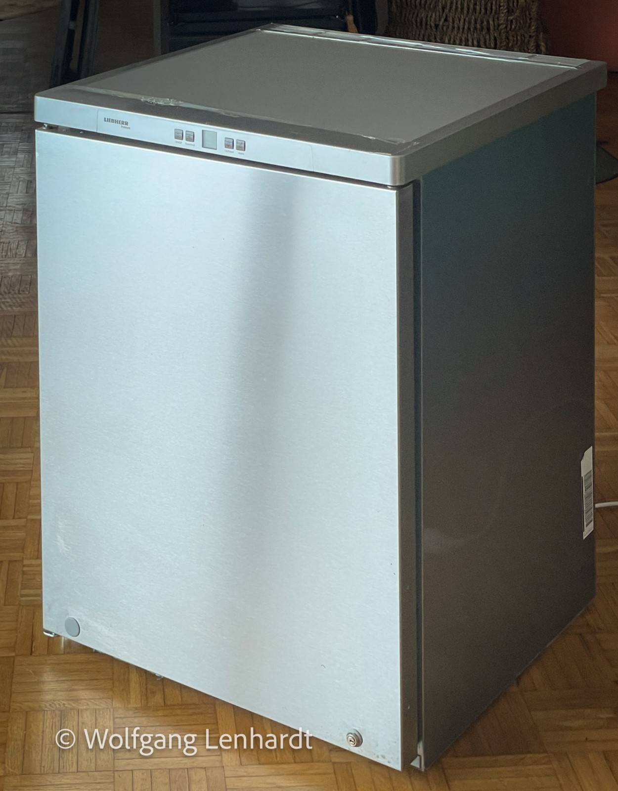 LIEBHERR Gefriergerät Gefrierschrank, außen Edelstahl GGU 1550, fast Neu