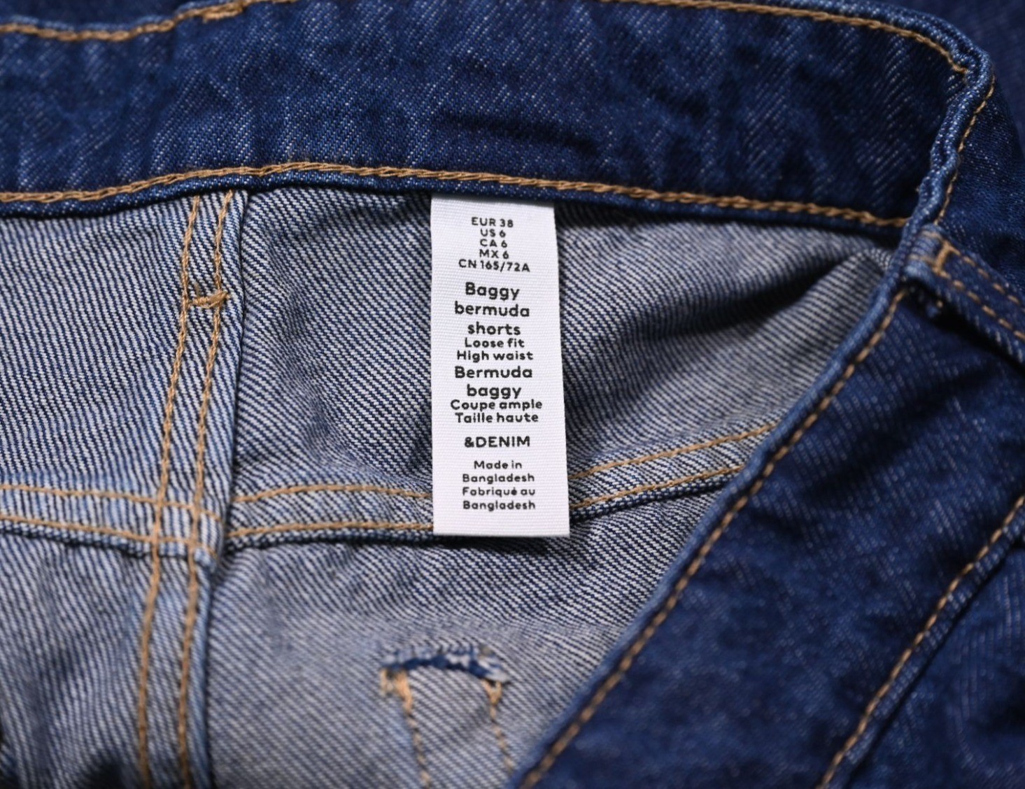 H&M High-Waist Knee-Length Denim Shorts in Dark denim blue thumbnail 8