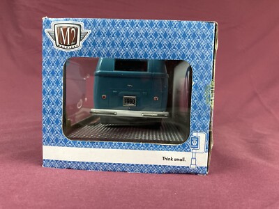 M2 Machines 1/24 1960 VW Delivery Van Auto-Thentics Blue New in