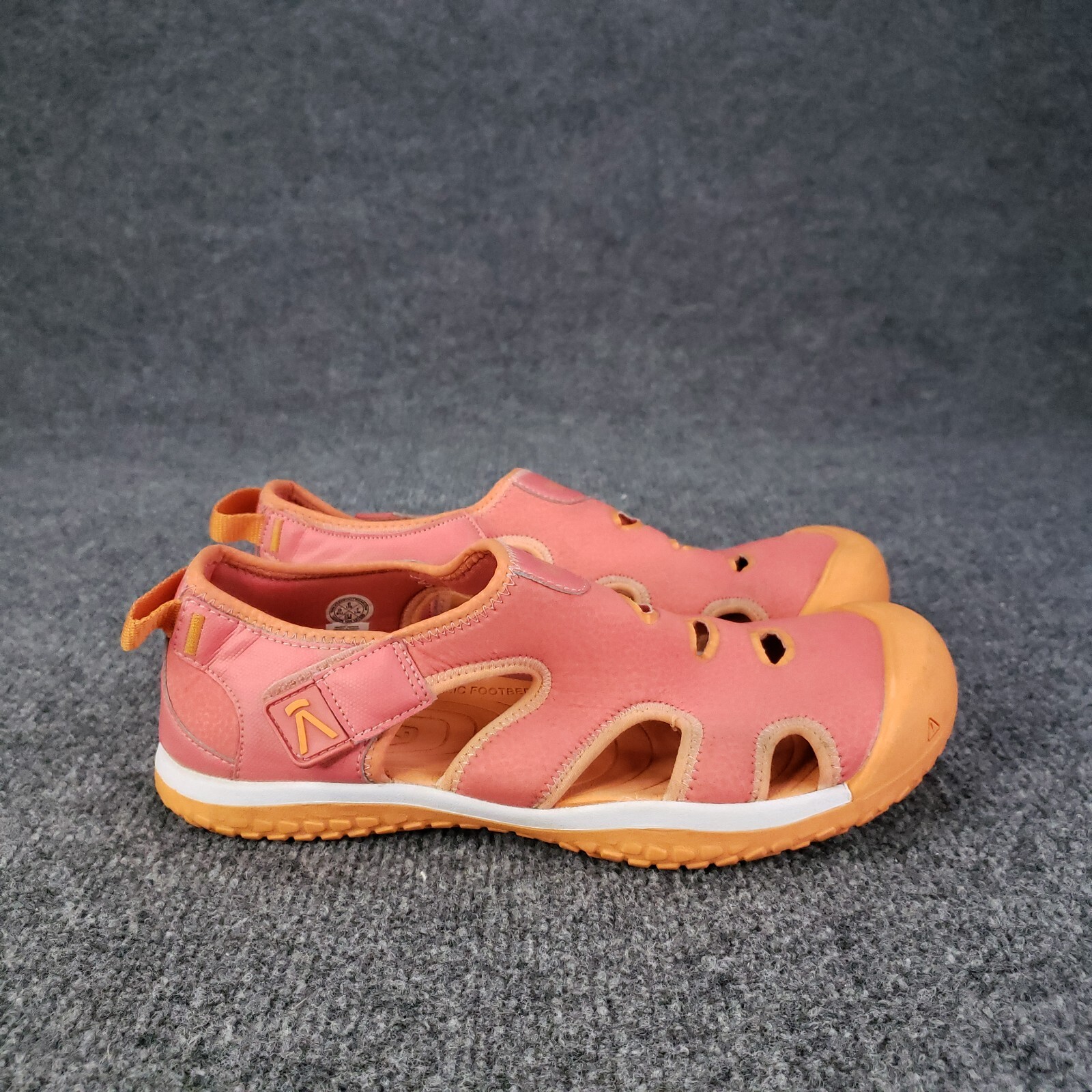 Sandali da acqua KEEN Stingray Big Girls taglia 6 arancione corallo punta chiusa leggeri