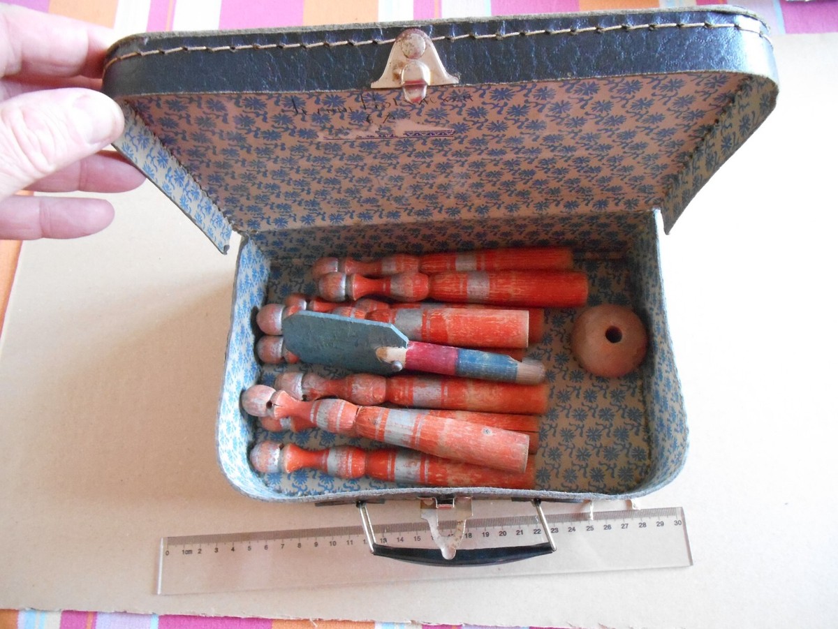 Jeu Ancien De 9 Quilles En Bois Avec Boule Et Maillet – Boîte à Coudre Incluse