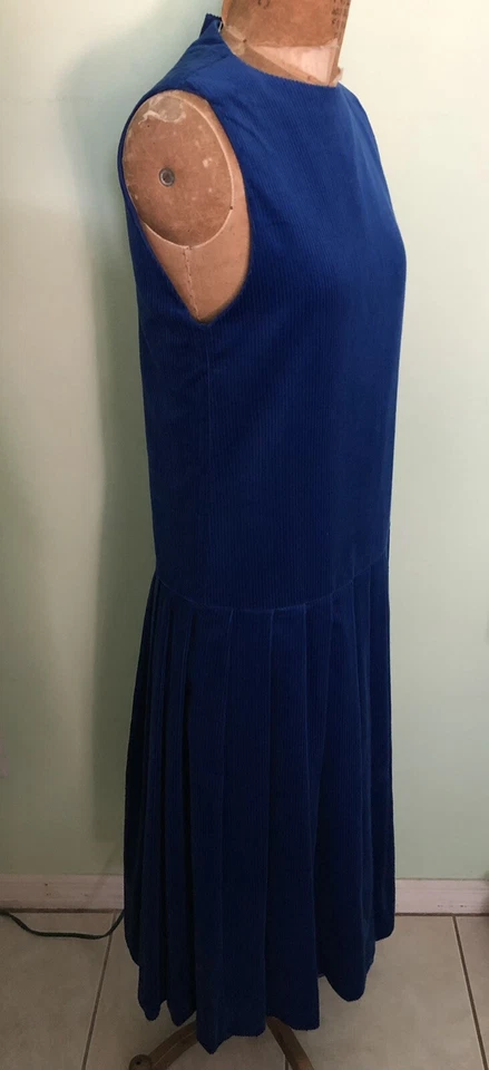 Винтажный. LAURA ASHLEY ВЕЛЬВЕТОВОЕ ПЛАТЬЕ КОРОЛЕВСКИЙ СИНИЙ САРАФАН ПАДЕНИЕ ТАЛИИ ПЛИССИРОВАННЫЕ РАЗМЕР 8 - Изображение 3 из 4