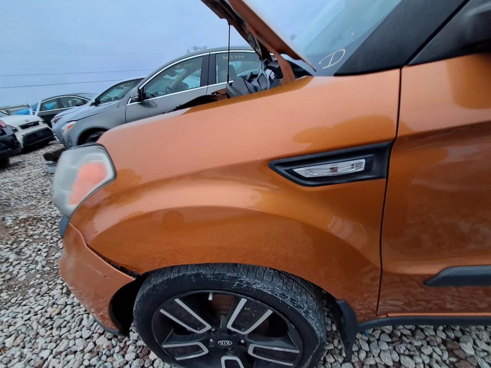 Used Front Left Fender fits: 2010 Kia Soul L. w/black ground effects Front Left - Imagem 2 de 4
