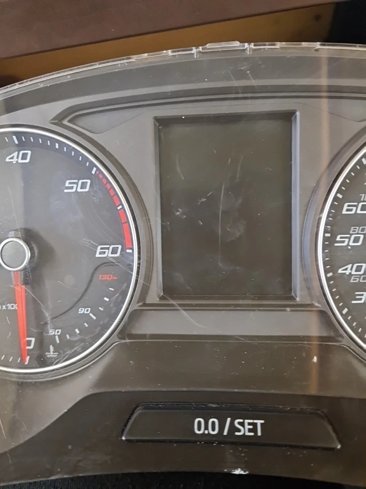 Velocímetro Seat Toledo MK4 2018 1,6 TDI 6JA920941J Foto 2 de 4