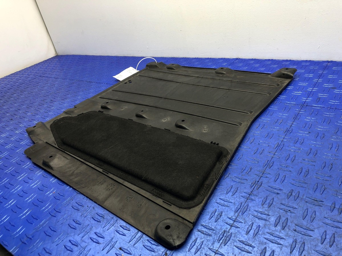 2017 - 2019 BMW 740E G12 CENTER UNDER-BODY SPLASH SHIELD GUARD 