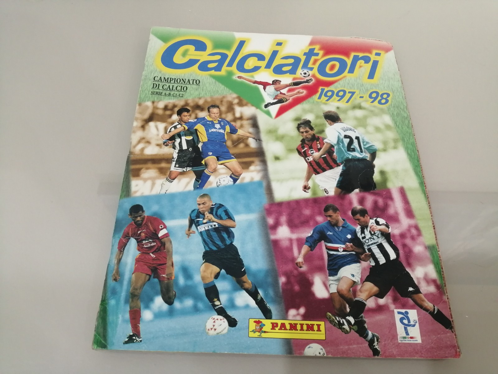 Album figurine panini 1997/98 con 613 figurine con inserti Rif. A90