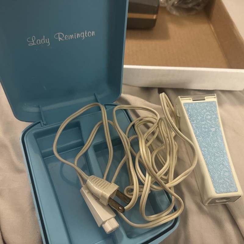 Vintage Lady Remington Shaver, Model 3M2L Blue Electric Razor Aqua Case 