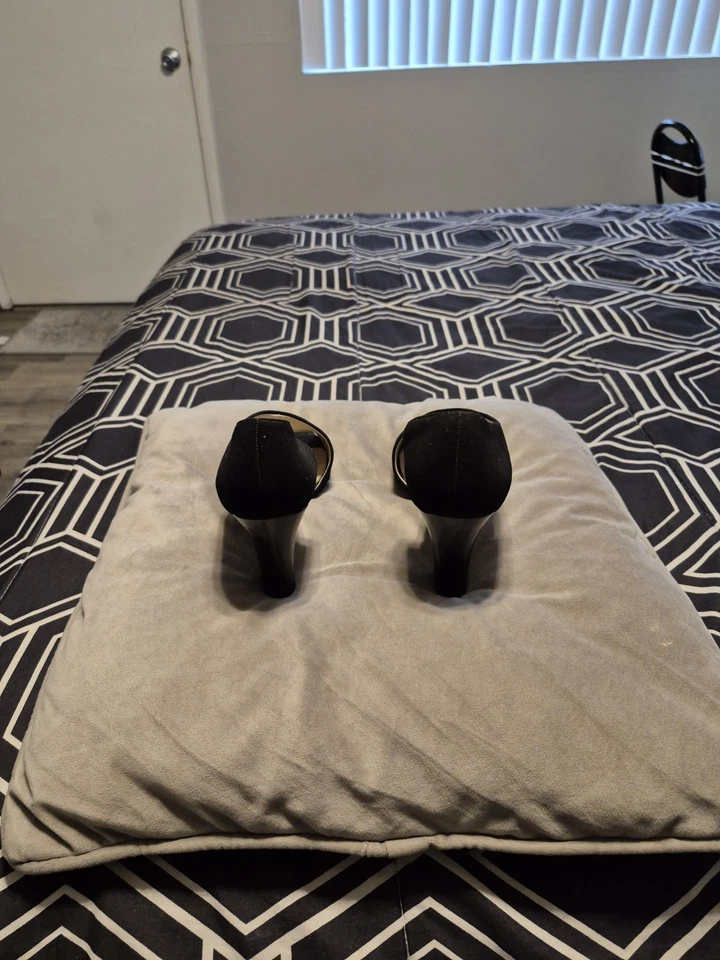 BOMBAS DE CUERO CATHY JEAN: Foto 3 de 3