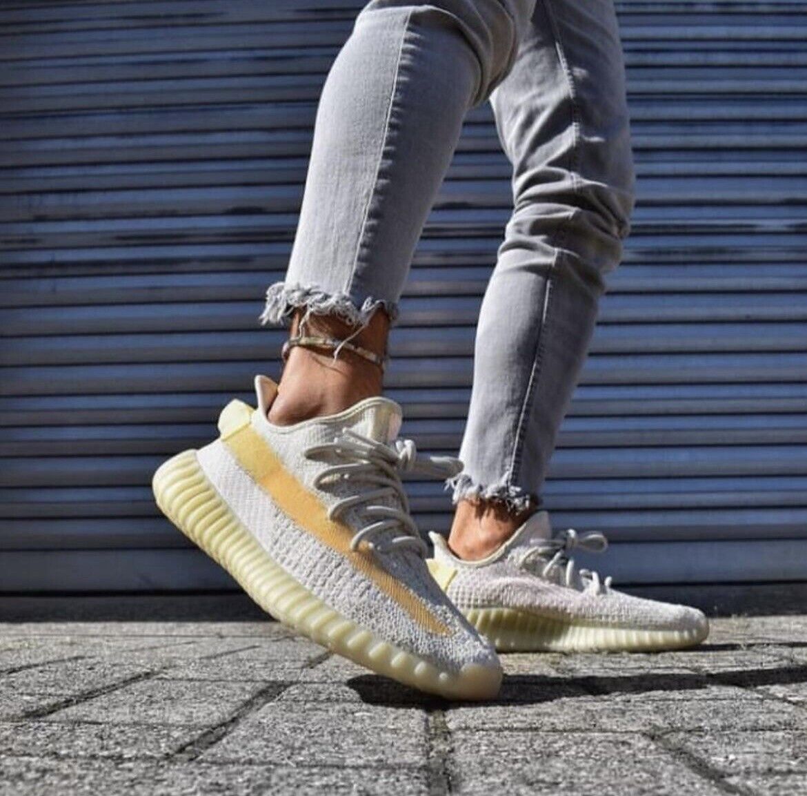 adidas YEEZY Boost 350 V2 adidas YEEZY Boost 350 V2