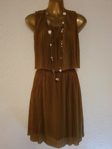 h&m green pleated dress