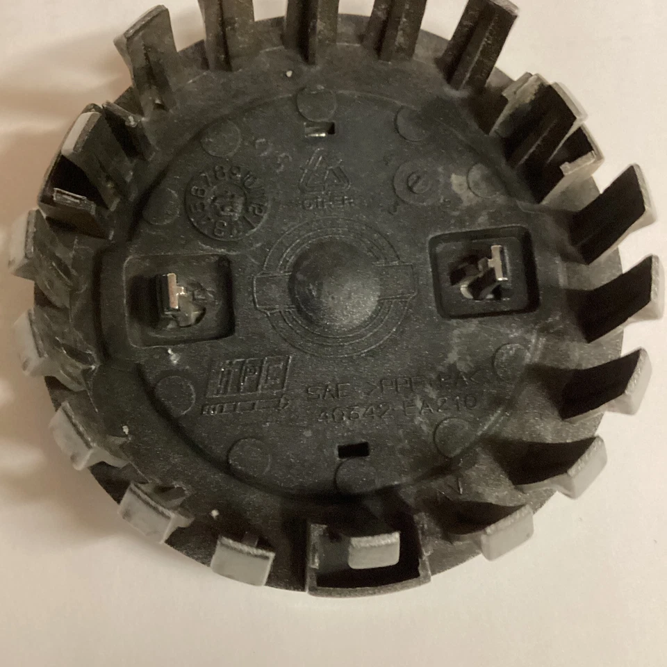 2002 - 2014 Nissan Frontier Pathfinder Xterra OEM tampa central 40342-EA210 2-3/4” - Imagem 3 de 4