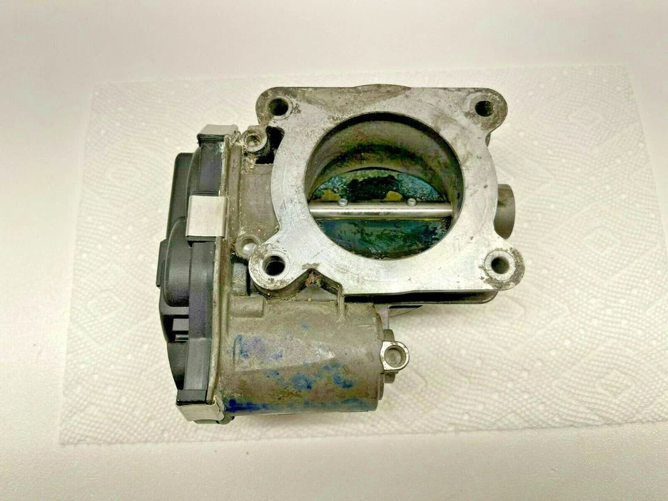 12670837AA 2016 2017 2018-19 Chevrolet Camaro Malibu Traverse 2.0 carrocería del acelerador Foto 2 de 4