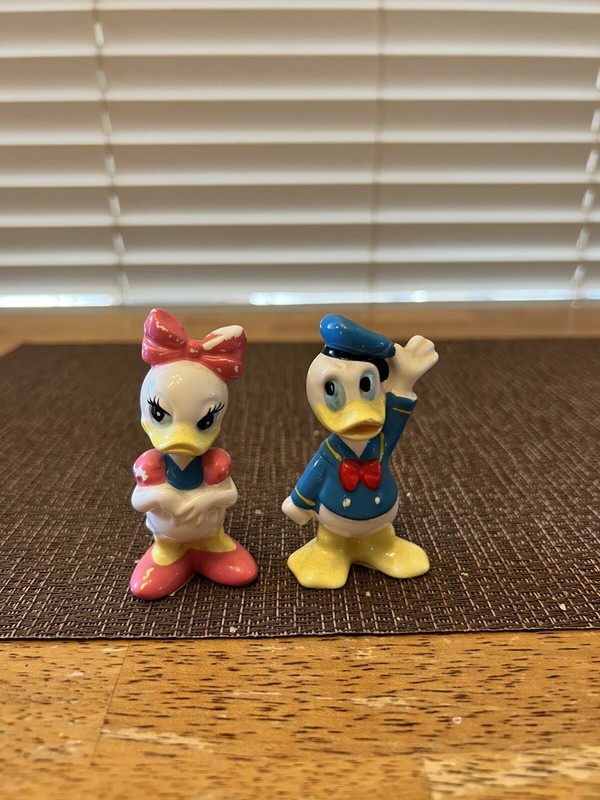Vintage 1980s Walt Disney Porcelain Figurine Donald And Daisy Duck Set