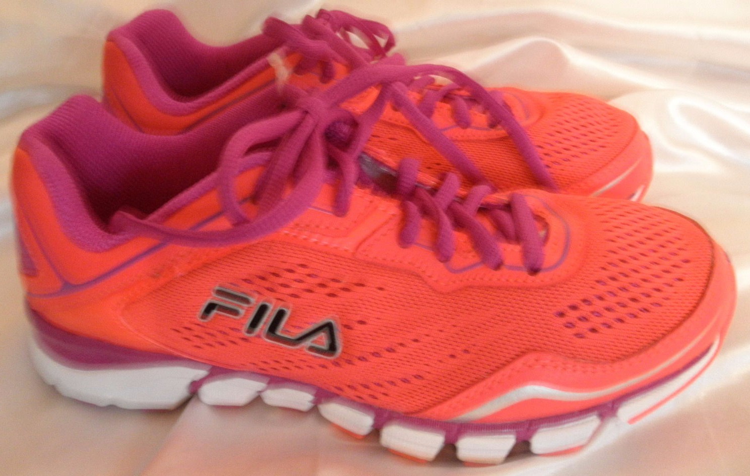 New FILA Women 6.5 M Gym Athletic shoes Sneakers Coolmax Memory Foam orange Pink New FILA Women 6.5 M Gym Athletic shoes Sneakers Coolmax Memory Foam orange Pink
