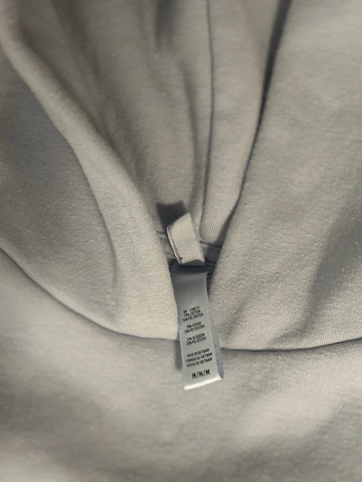 Conjunto de sudadera Skims azul claro, pequeñas manchas en la foto Top mediano, shorts pequeños Foto 4 de 4