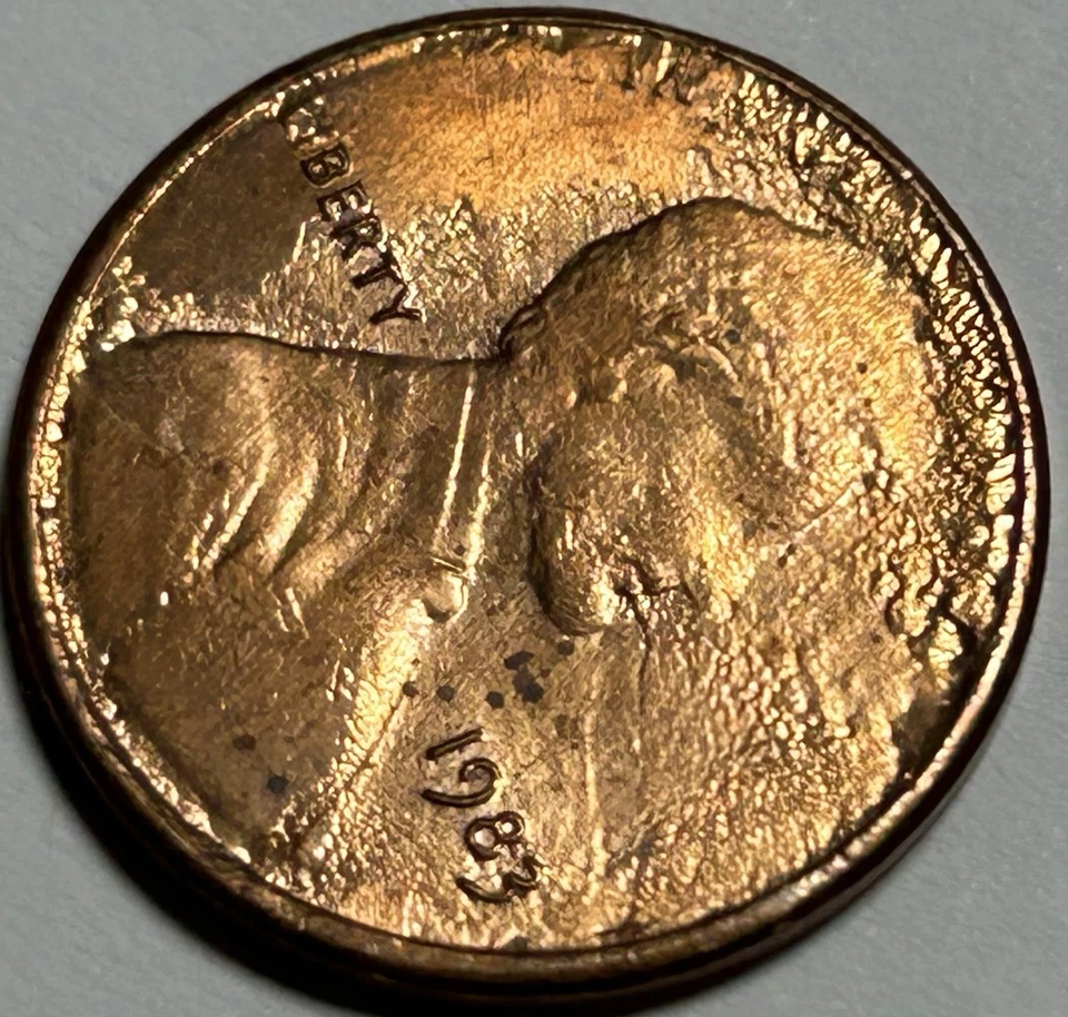 1983-P MAJOR LAMINATION ERROR PENNY - Rotated Die! Looks RD Mint State!  - Image 3 of 4