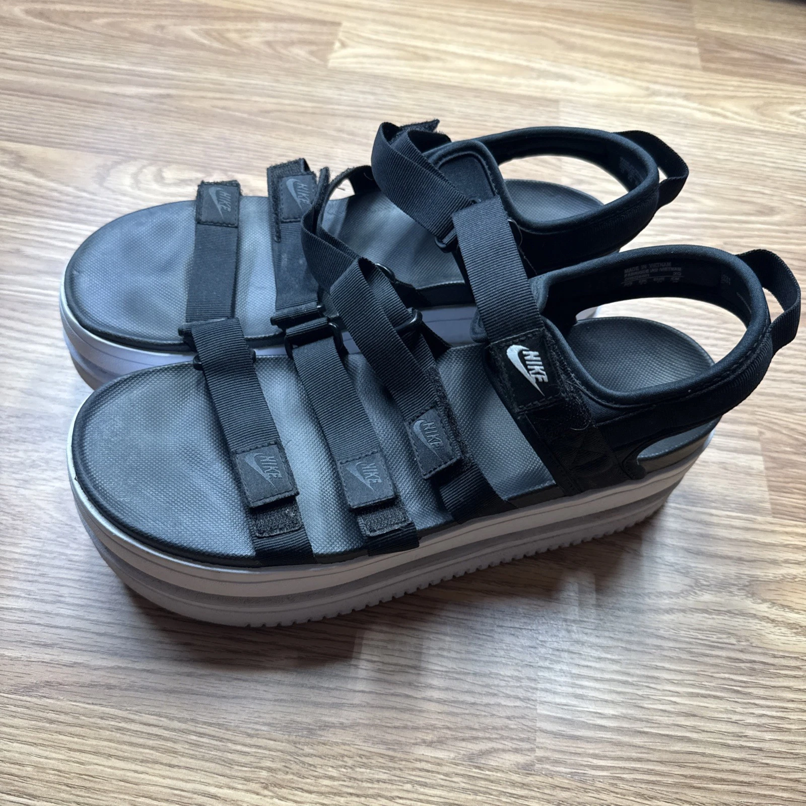 Nike Icon Classic Platform Sandals Womens 11 Black White Strappy Open Toe Comfy