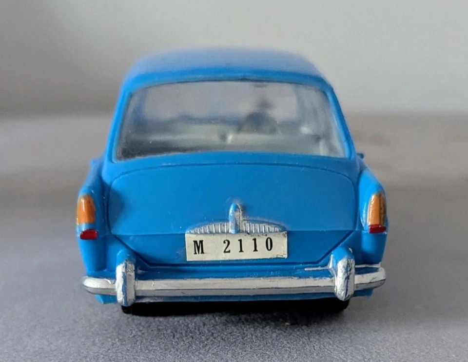 Coche Morris 1100 de plástico Hong Kong en caja azul Foto 3 de 4