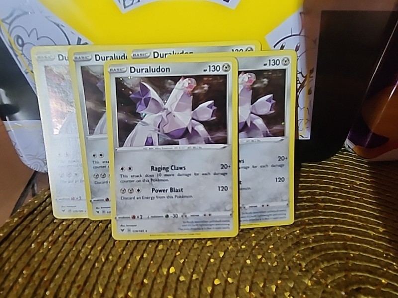 Duraludon Vivid Voltage Cosmic Holo 129/185