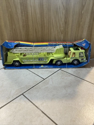 VTG Nylint Green Aerial Hook- N-Ladder Firetruck- #543- Steel Truck Fire Engine